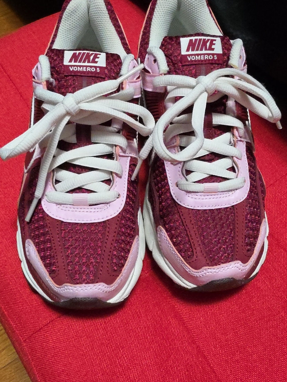 Nike Womens Vomero 5 Sneakers - Burgundy and Light Pink